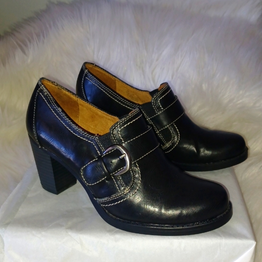 Natural Soul  by Naturalizer bootie Heels